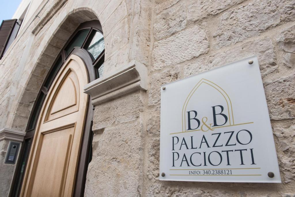 B&B Palazzo Paciotti Trani Buitenkant foto